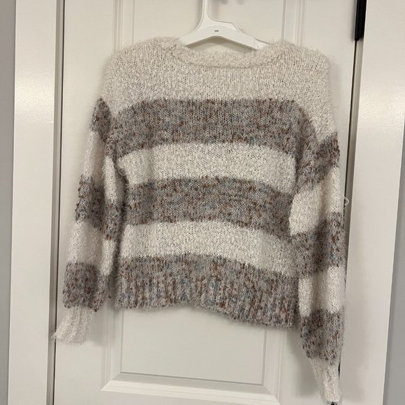 Cropped Sweater - Picture 2 of 2